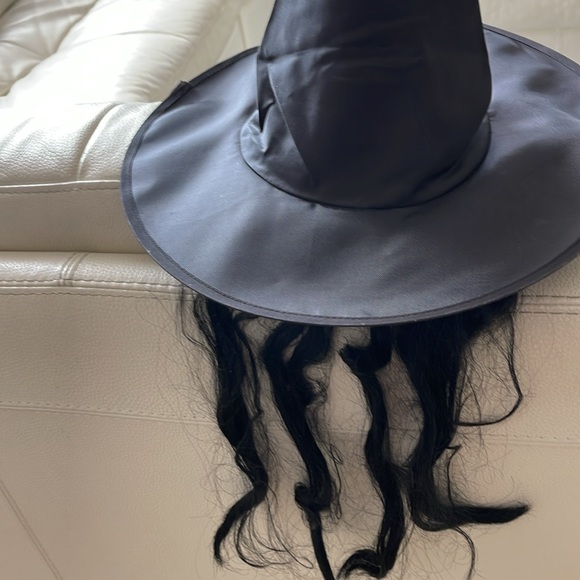 Witch hat with fake hair and new witch fingers - Picture 6 of 10
